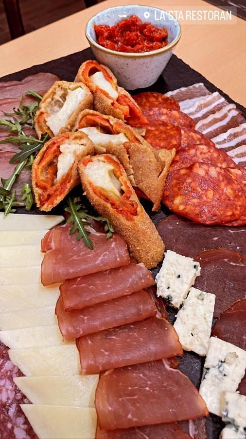 Santa Villa & Restaurant Sremska Mitrovica Zewnętrze zdjęcie