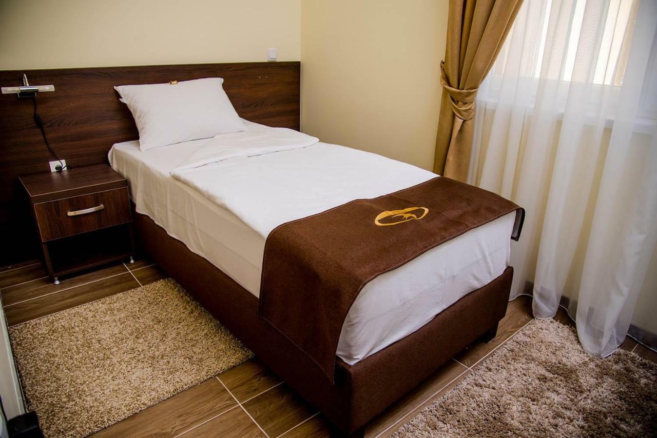 Santa Villa & Restaurant Sremska Mitrovica Zewnętrze zdjęcie